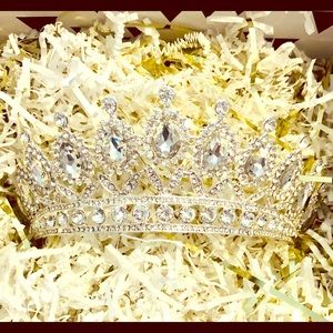 NWOT Silver & Crystal Bridal Tiara/Crown! 💎